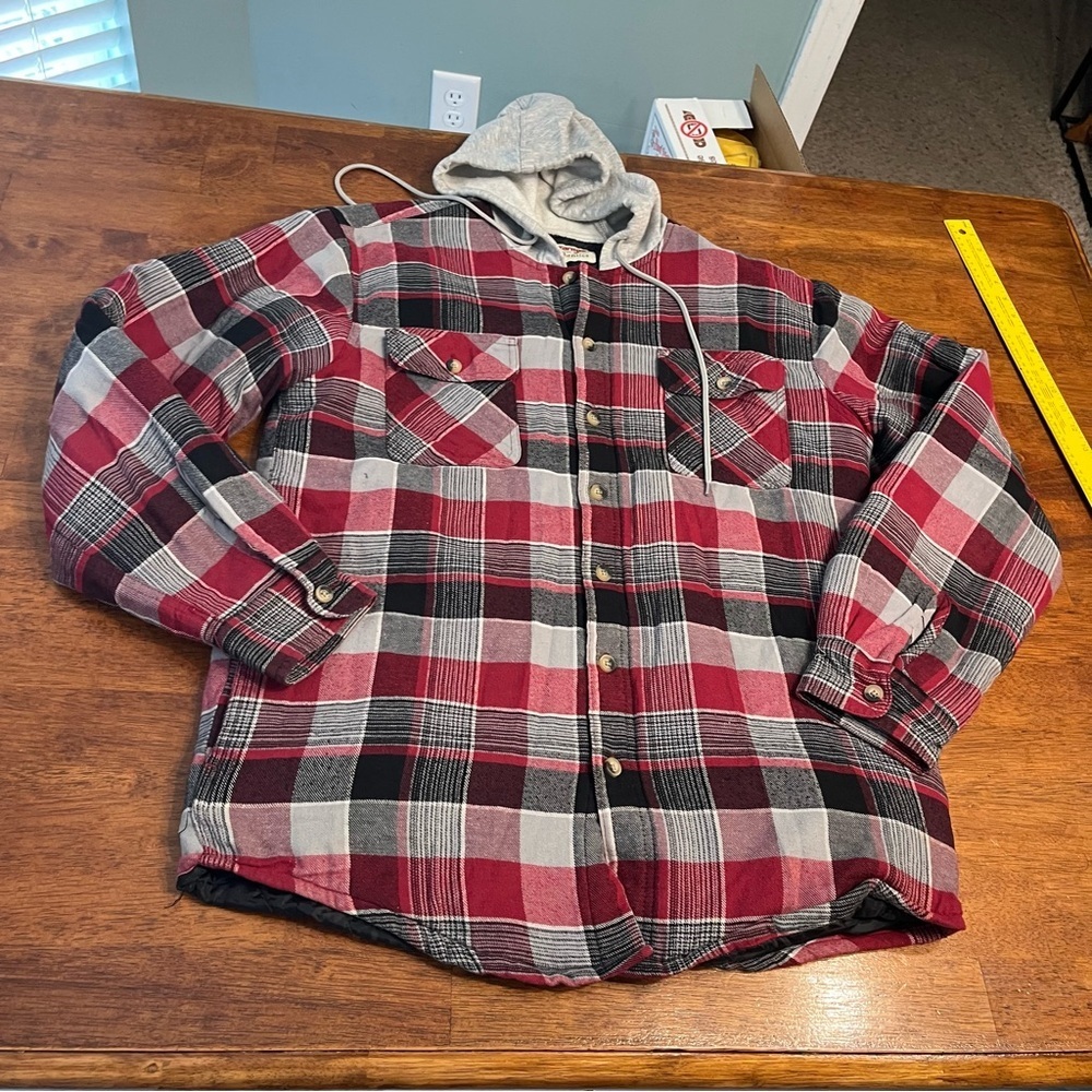Wrangler Red Black gray Plaid Shirt Jacket size medium quilted lining
